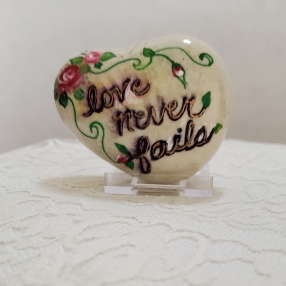 Hand painted Inspirational Word rock "Love Never Fails" with roses - Picture 1 of 7